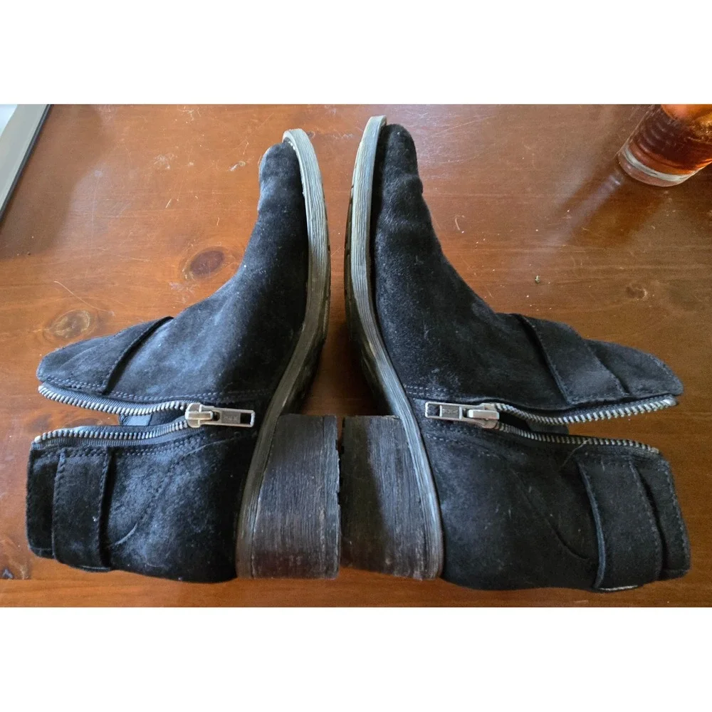 Born black suede